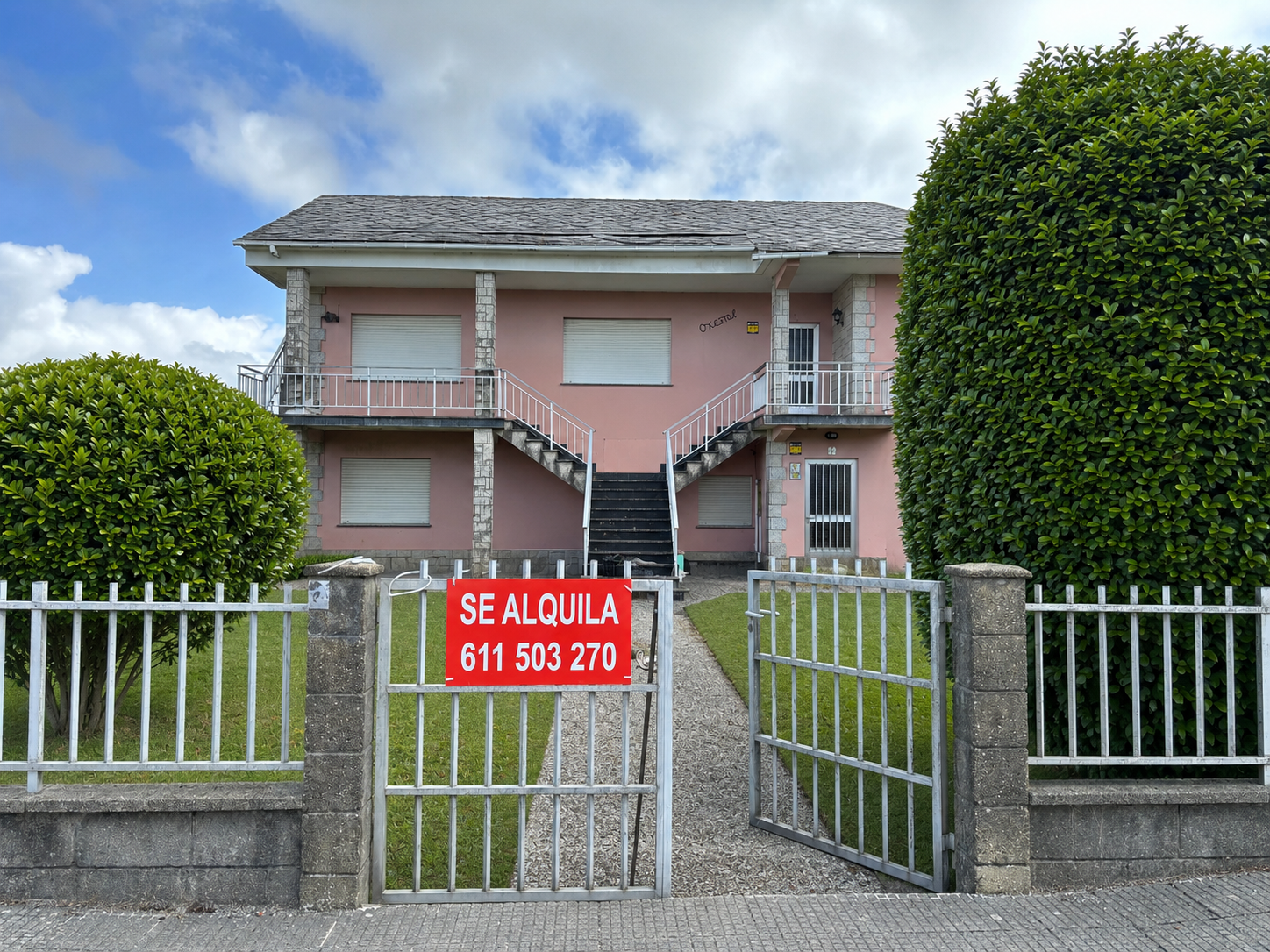 Casa en alquiler en A Capela con dos viviendas y finca de 2.918 m²