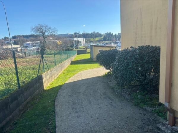 Casa a reformar con jardín y parcela - Imagen 11