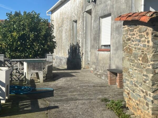 Casa a reformar con jardín y parcela - Imagen 9