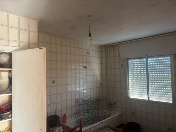 Casa a reformar con jardín y parcela - Imagen 4