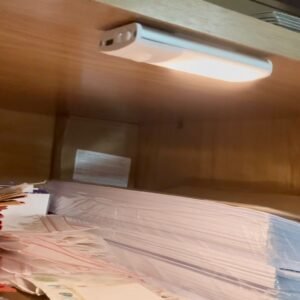 Luz con sensor de movimiento para armarios y zonas oscuras