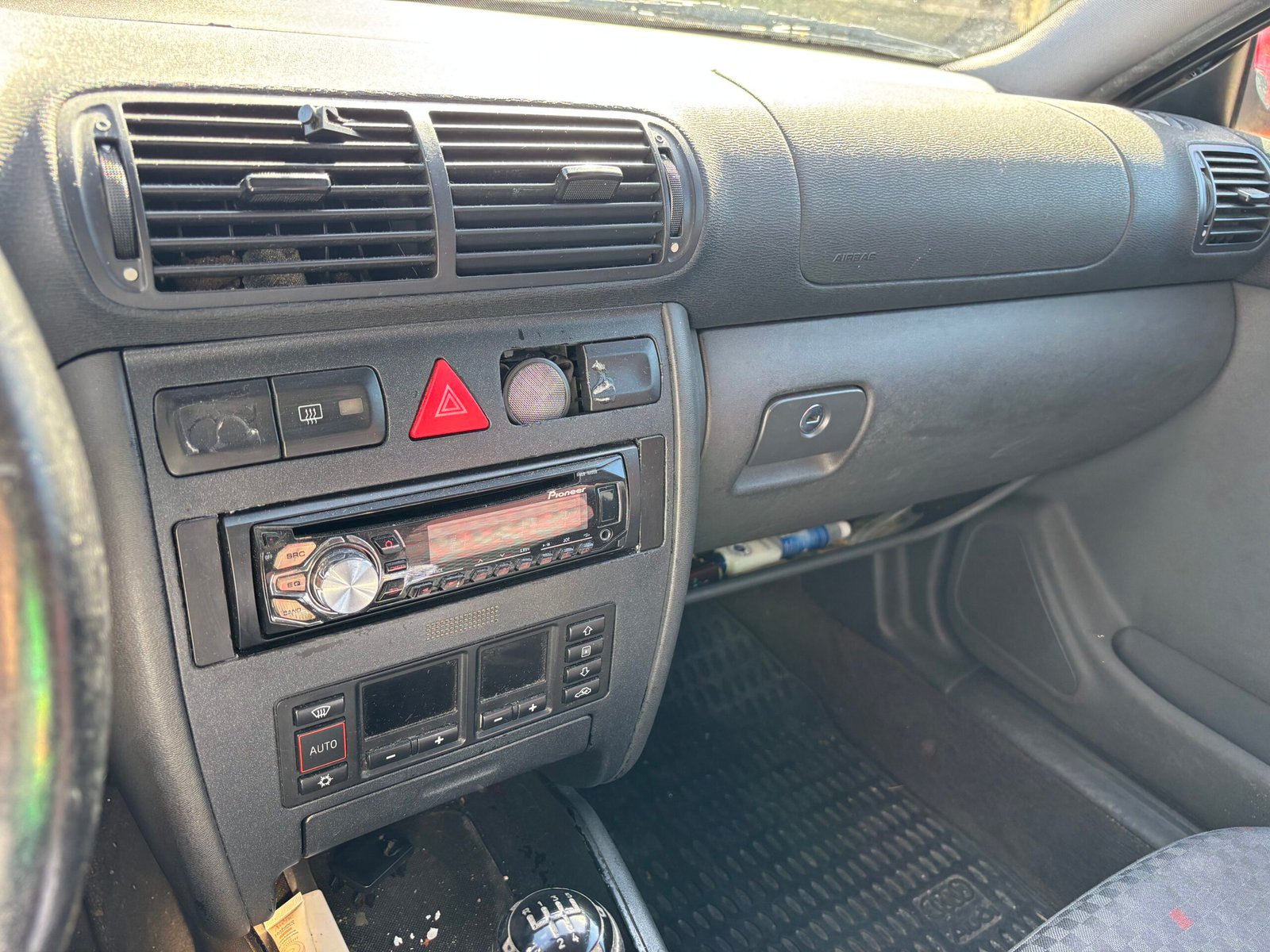 AUDI A3 1.8 Gasolina -125 CV- Año 1998 - Imagen 13